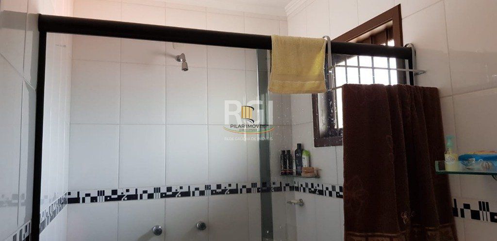 Casa para Venda - 300m², 4 dormitórios, sendo 2 suites, 4 vagas - Medianeira
