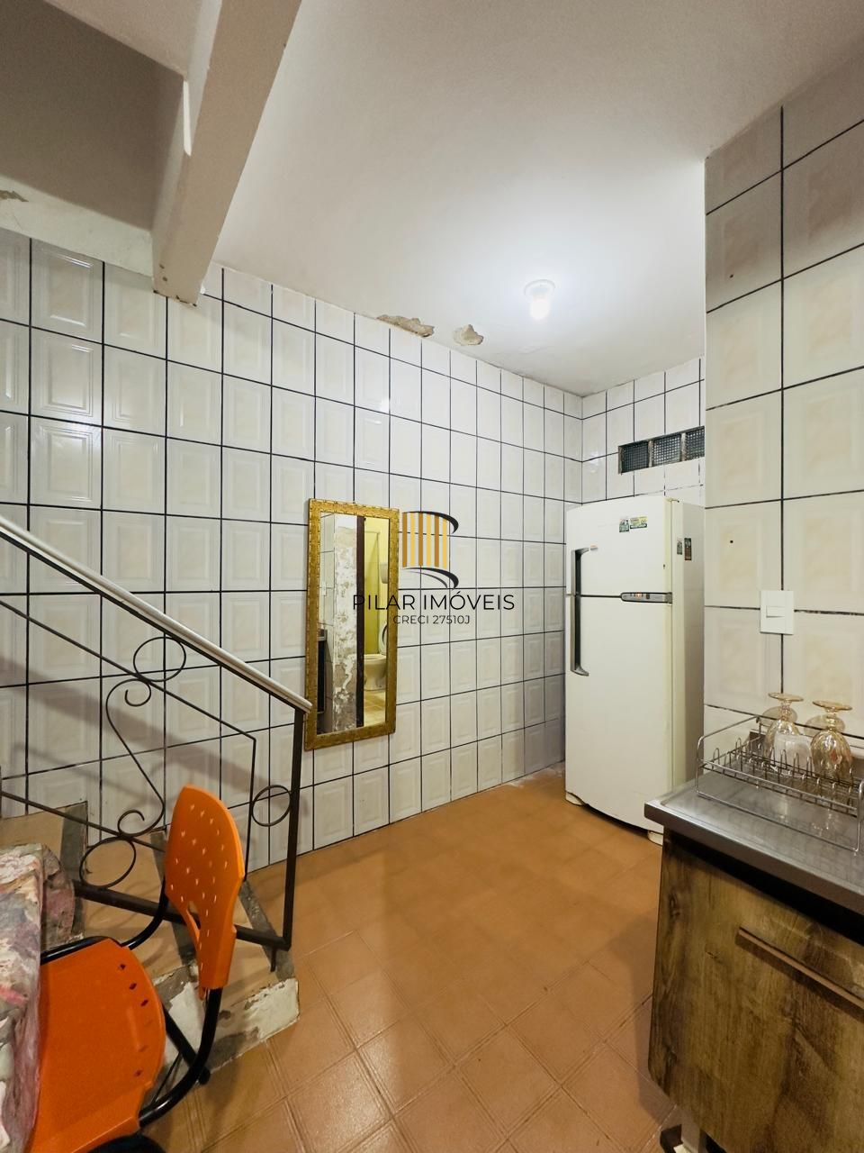 EXCELENTE OPORTUNIDADE DE NEGÓCIO, para Locar ou Morar com a Família. Terreno de 11,00 x 17,60 Com 01 sobrado de 3 dormitório... E outra em madeira 2 dormitórios.