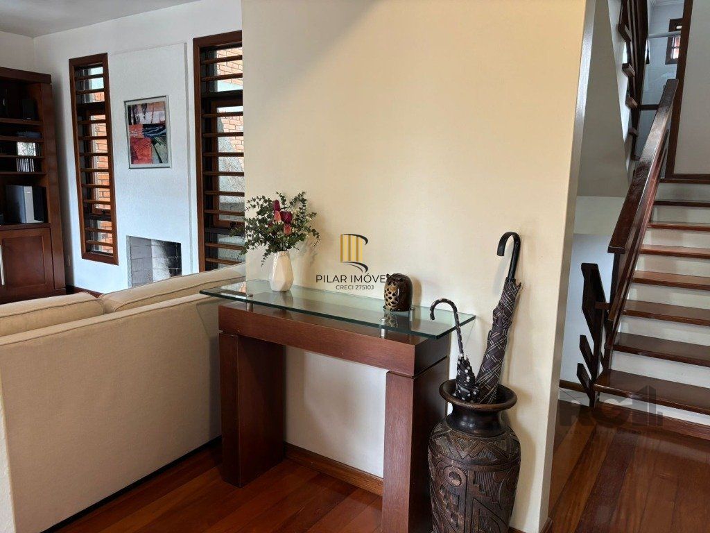 Casa 4 dormitórios no bairro Teresópolis