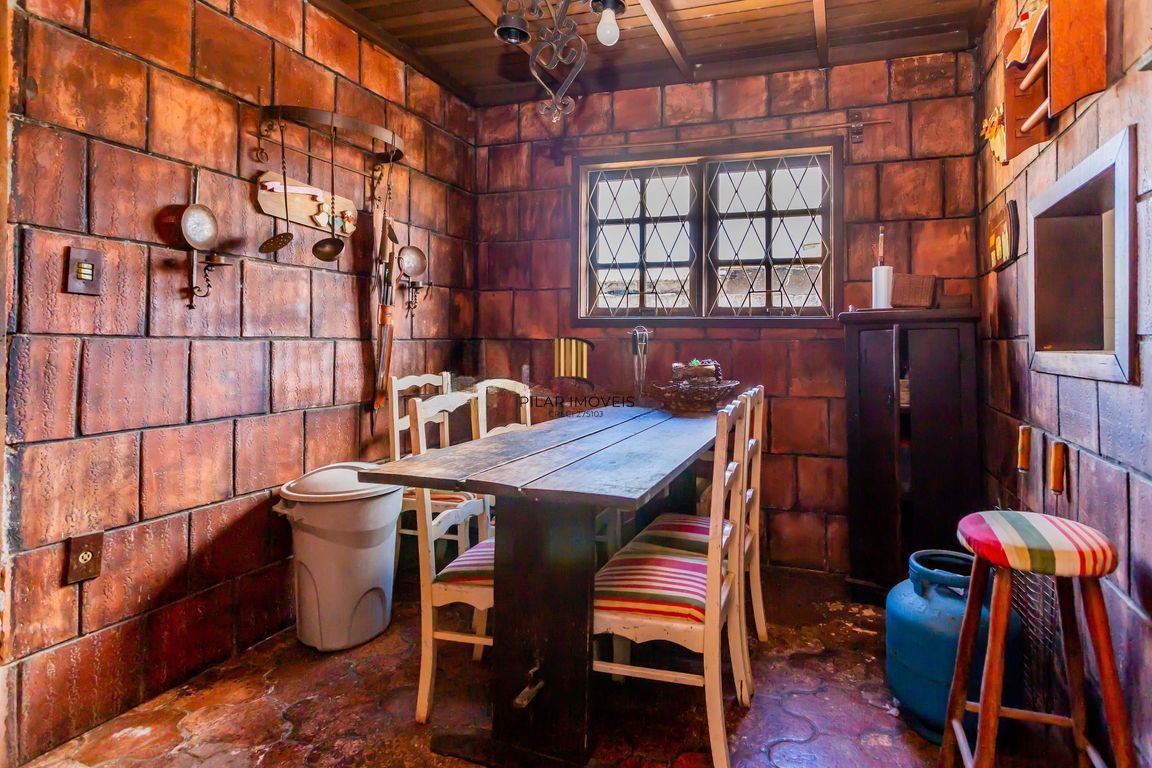 Casa de 3 dormitórios  no Bairro Vila Jardim - Porto Alegre