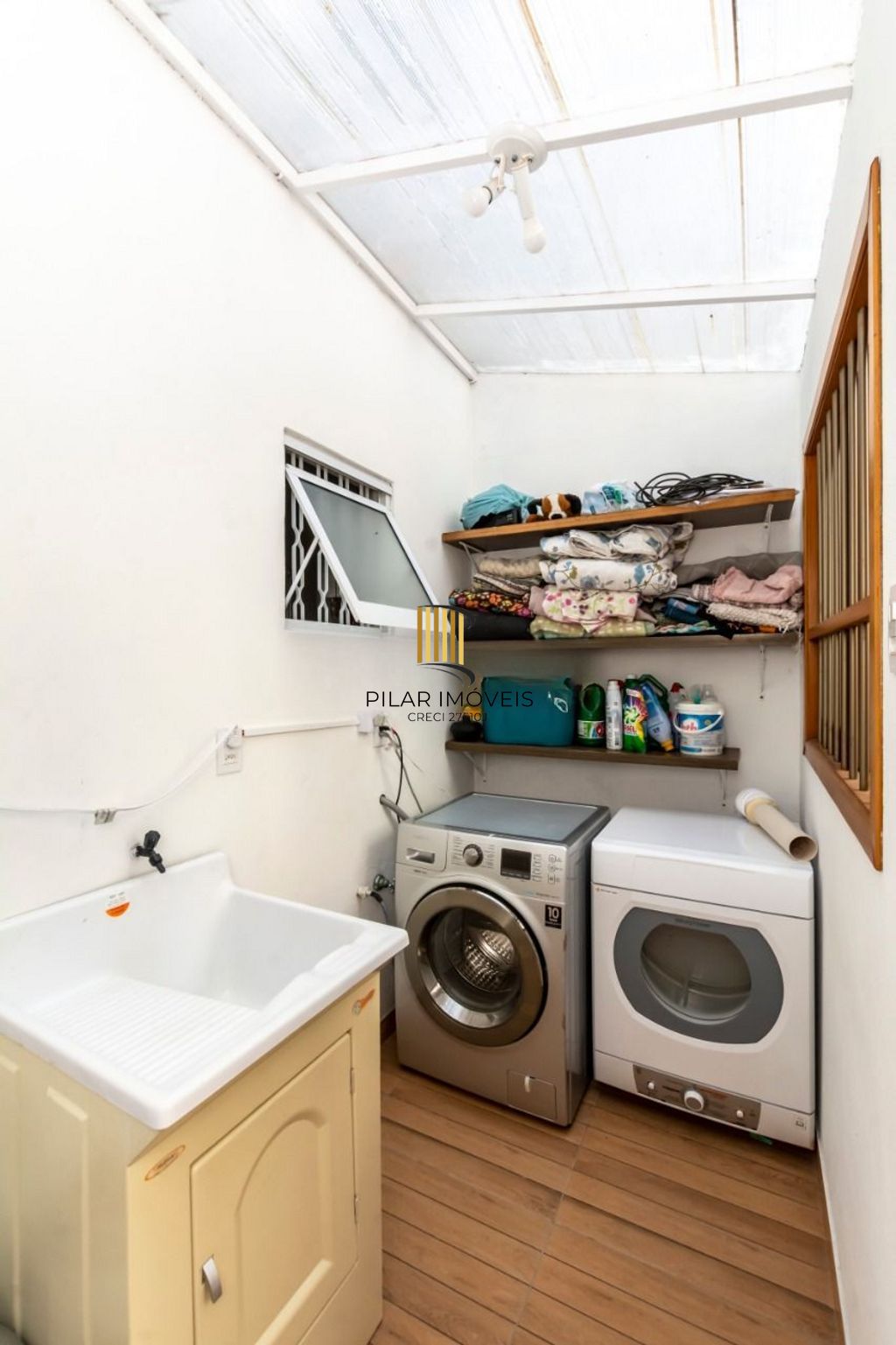 Casa de 2 dormitórios à venda no Bairro na Lomba do Pinheiro - Porto Alegre