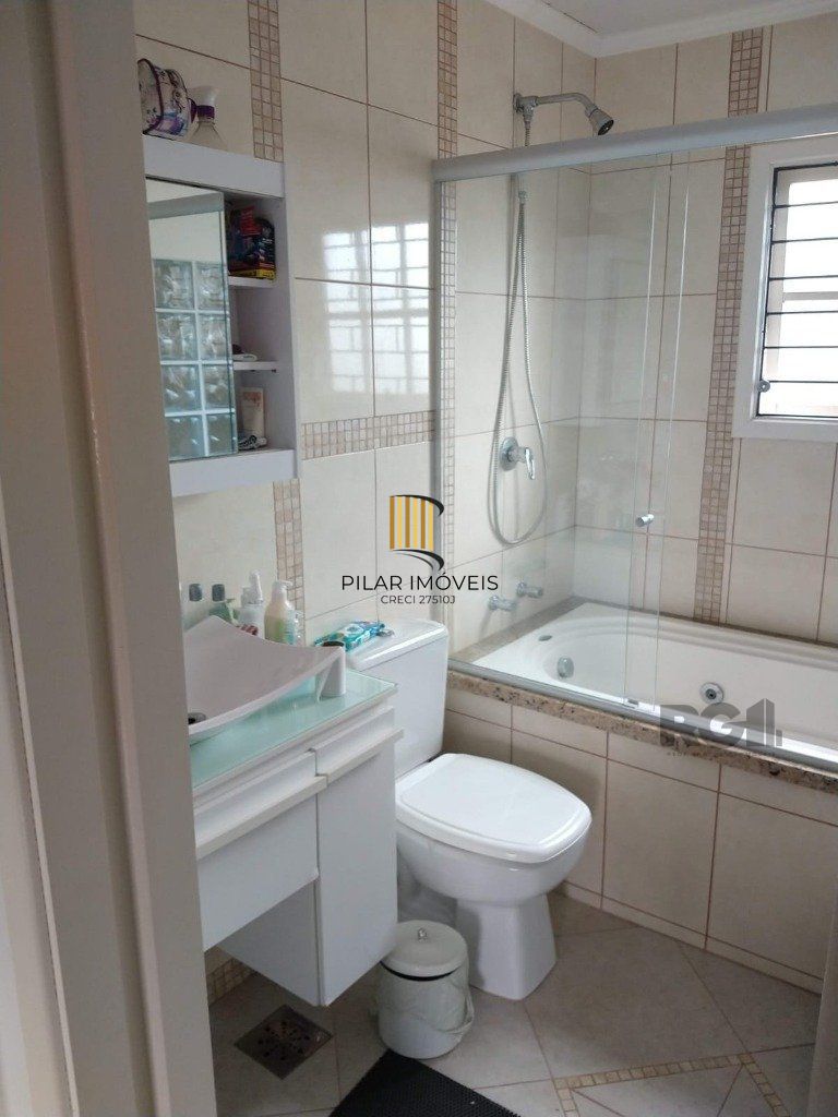 Casa com 3 dormitórios no bairro Ipanema
