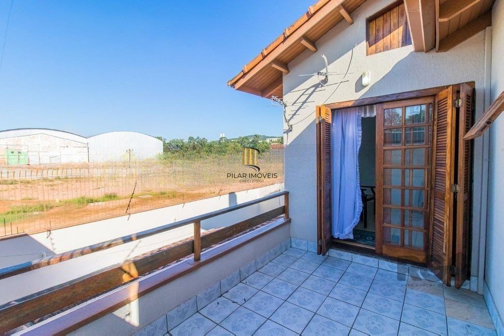 Casa de 4 dormitórios no bairro Cavalhada