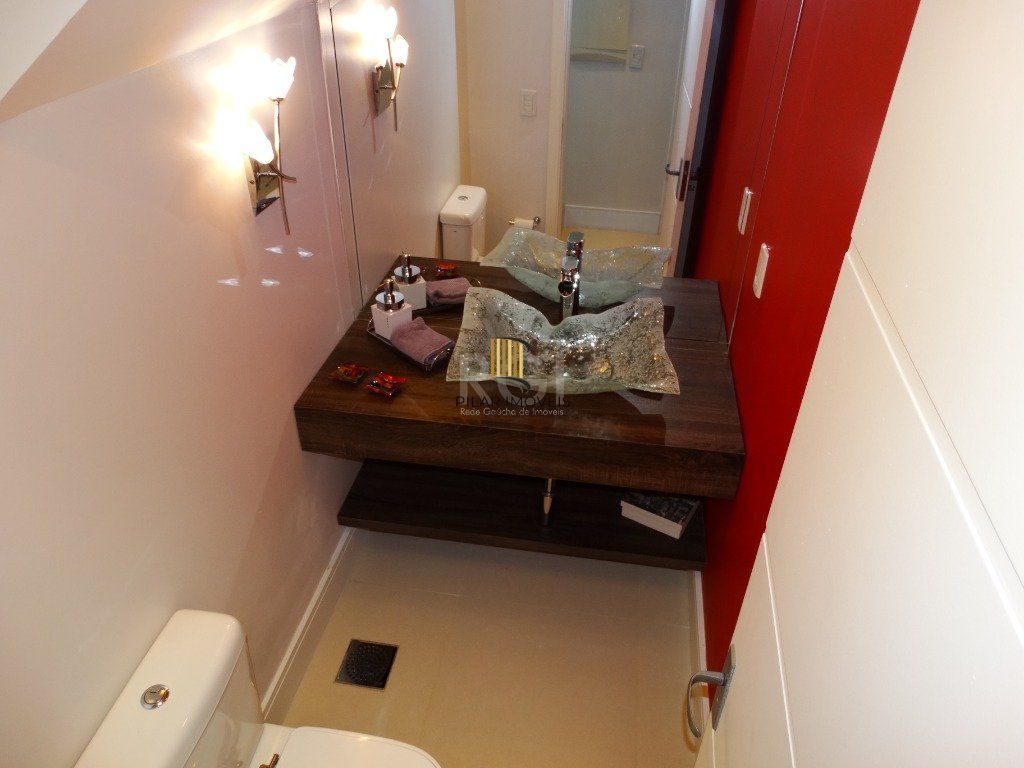 Casa para Venda - 244m², 3 dormitórios, sendo 1 suites, 2 vagas - Santa Tereza
