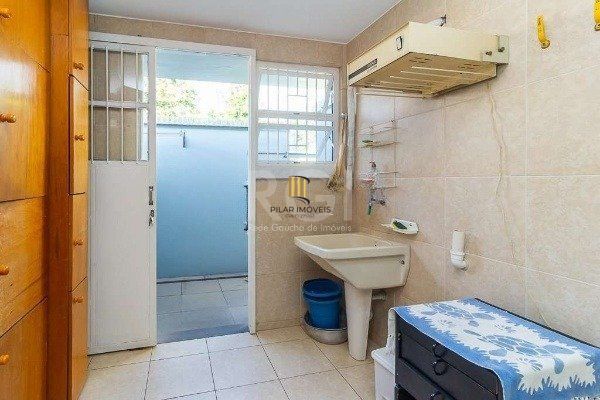 Casa para Venda - 227m², 3 dormitórios, sendo 1 suites, 4 vagas - Azenha
