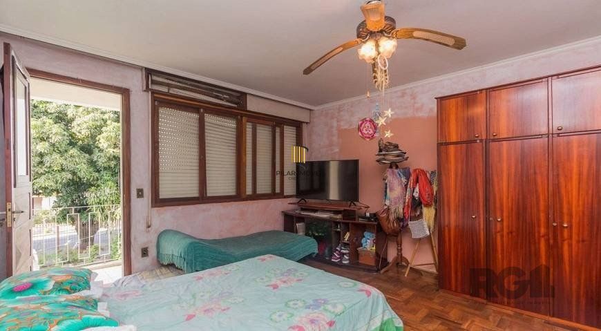 Casa 250m² - 5 dormitórios, 2 suítes e 4 vagas no bairro Santa Maria Goretti