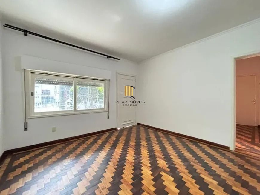 Casa para venda no bairro Medianeira | 3 dormitórios | Pátio amplo | Espaço gourmet | 298m² | Porto Alegre