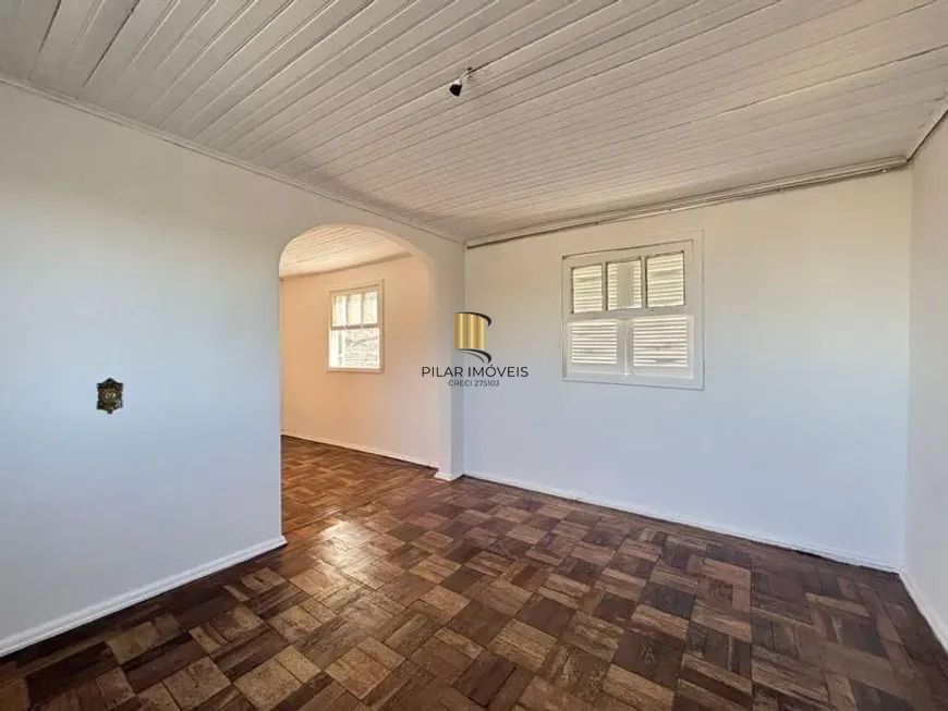 Casa para venda no bairro Medianeira | 3 dormitórios | Pátio amplo | Espaço gourmet | 298m² | Porto Alegre