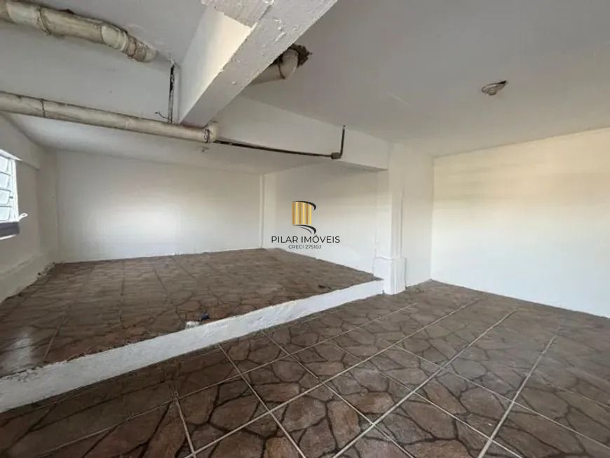 Casa para venda no bairro Medianeira | 3 dormitórios | Pátio amplo | Espaço gourmet | 298m² | Porto Alegre