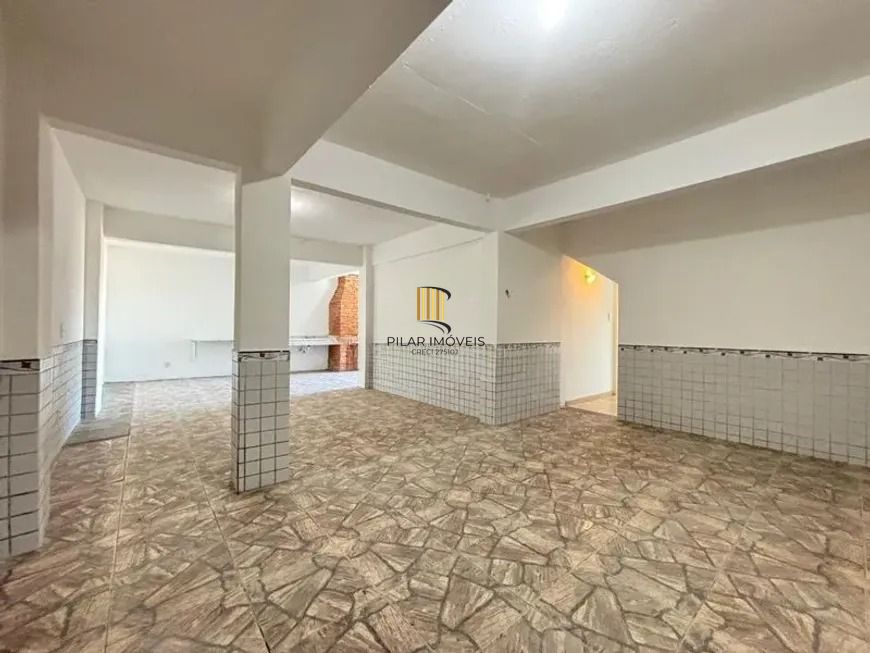 Casa para venda no bairro Medianeira | 3 dormitórios | Pátio amplo | Espaço gourmet | 298m² | Porto Alegre