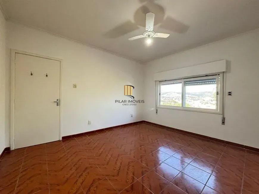 Casa para venda no bairro Medianeira | 3 dormitórios | Pátio amplo | Espaço gourmet | 298m² | Porto Alegre