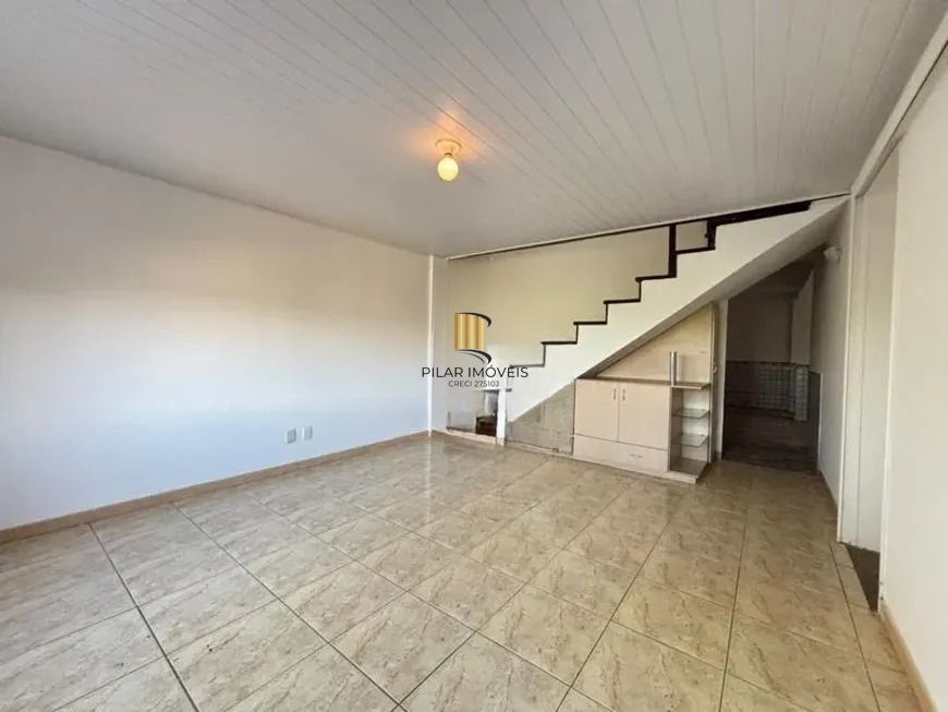 Casa para venda no bairro Medianeira | 3 dormitórios | Pátio amplo | Espaço gourmet | 298m² | Porto Alegre