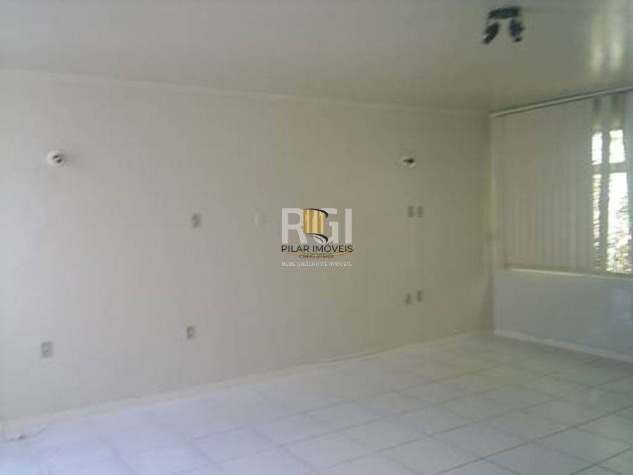 Casa para Venda - 250m², 3 dormitórios, 2 vagas - Petrópolis