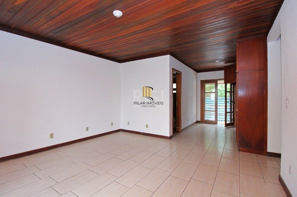 Casa para Venda - 840m², 7 dormitórios, sendo 3 suites, 8 vagas - Medianeira