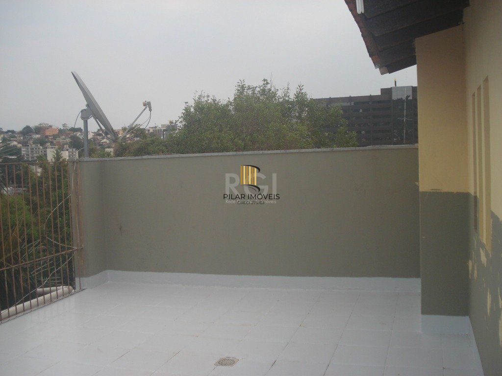 Casa para Venda - 500m², 6 dormitórios, sendo 2 suites, 4 vagas - Glória