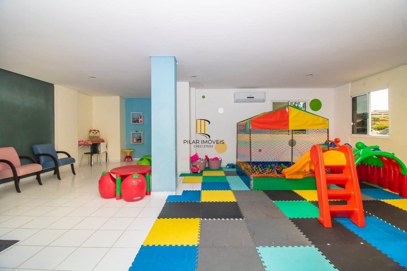 Apartamento de 2 dormitórios à venda em São Sebastião, Porto Alegre.