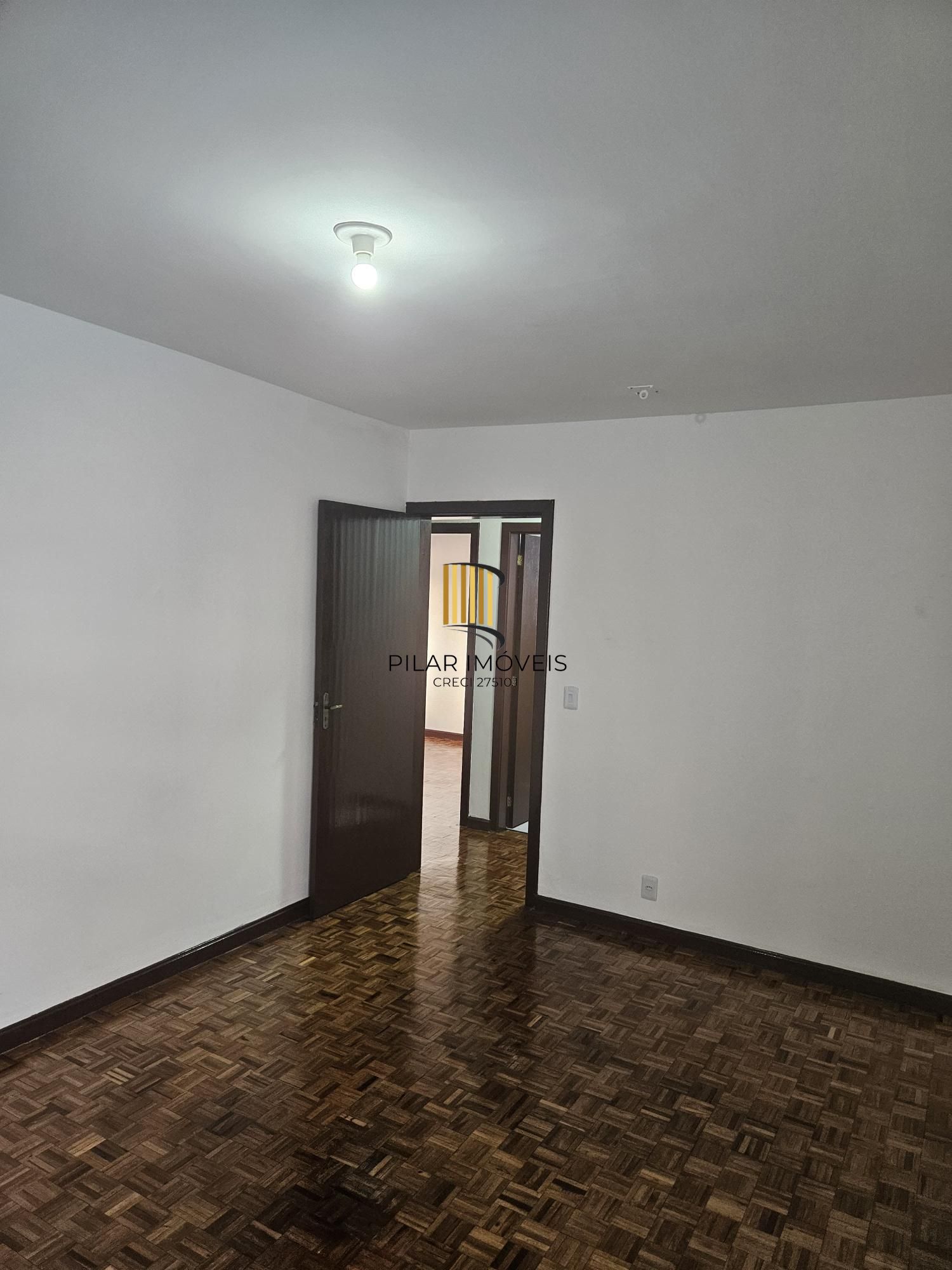 Casa toda reformada na avenida nonoai