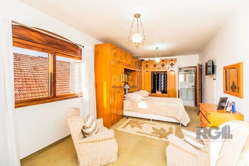 Casa de 266m² - 5 dormitórios, 5 vagas no bairro São João