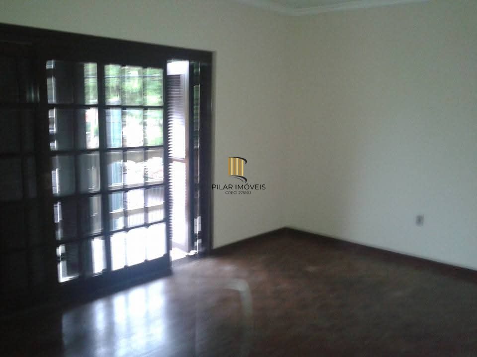 Casa de 3 dormitórios com piscina no bairro Teresópolis.