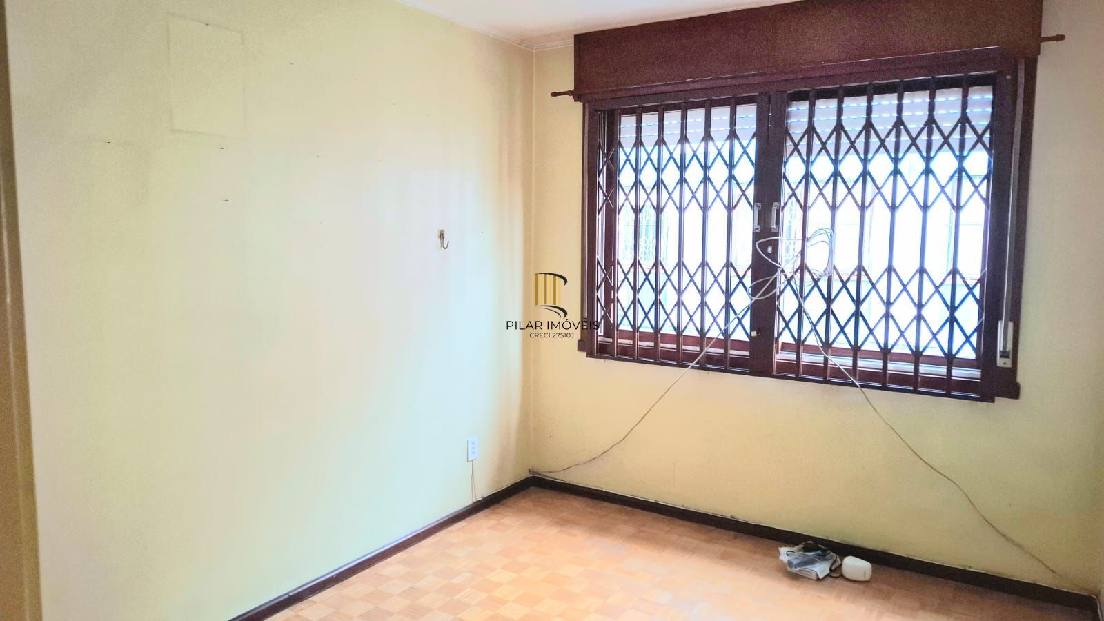 APTO 3 DORM COM DEPENDENCIA EMPREGADA