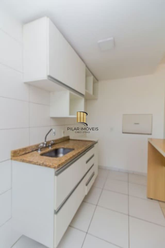 Apartamento de 2 dormitórios à venda em São Geraldo, Porto Alegre.