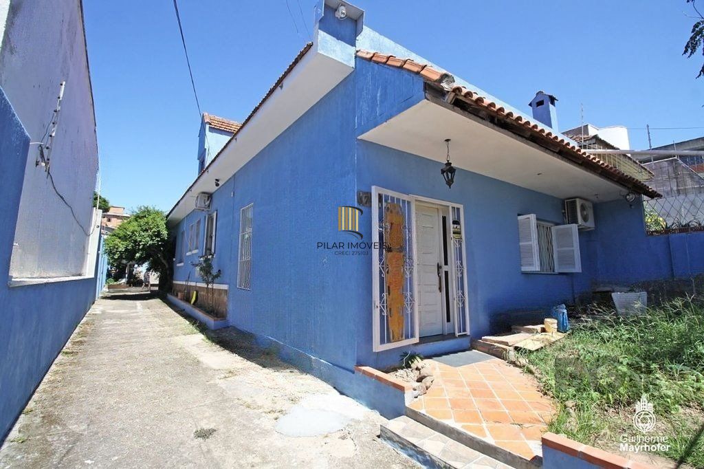 Casa de 3 dormitórios no bairro Partenon