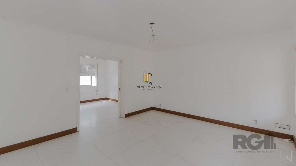Casa 03 quartos, 02 vagas,próxima à Assis Brasil e Sertório.