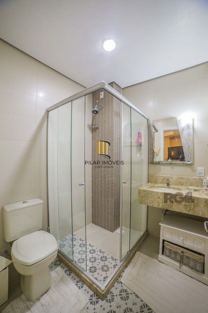 Casa de 4 dormitórios no bairro Glória