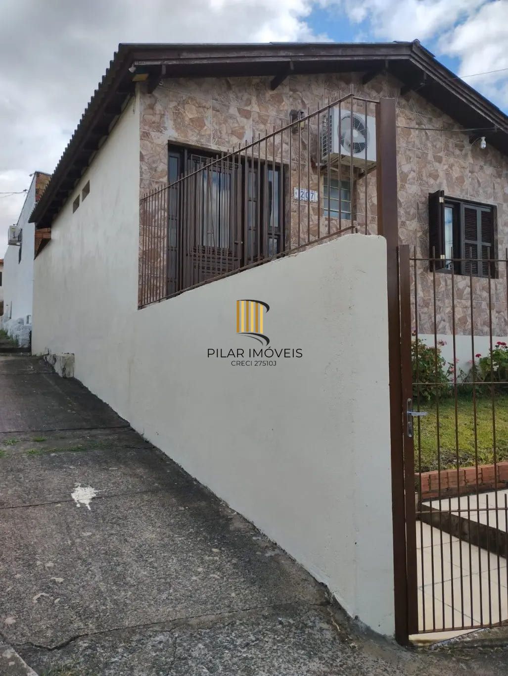 Casa de 3 dormitórios e 111m² à venda em Jardim Botânico, Porto Alegre.