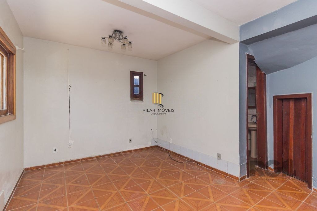 Casa de 5 dormitórios no bairro Sarandi