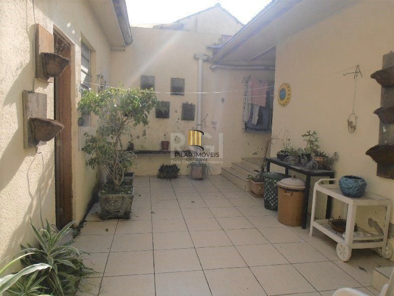 Casa para Venda - 159m², 3 dormitórios, 3 vagas - Menino Deus