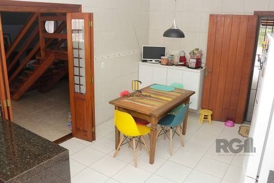 Excelente casa de 287m² com 3 dormitórios e 4 vagas.