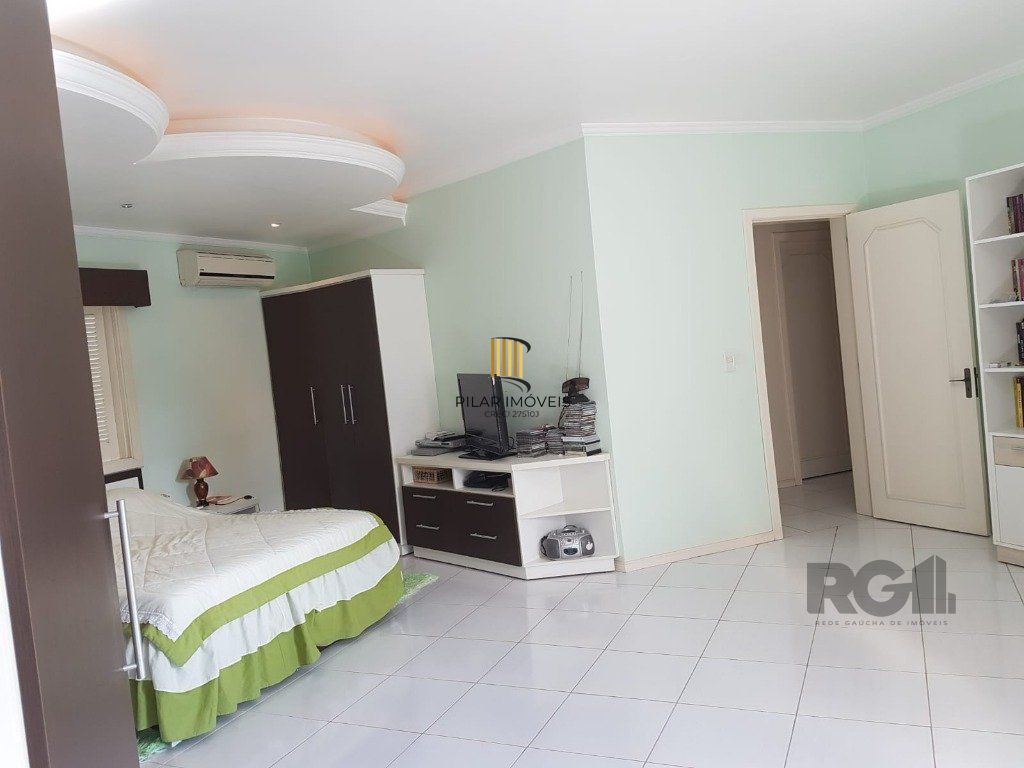 Casa 4 dormitórios no bairro Centenário