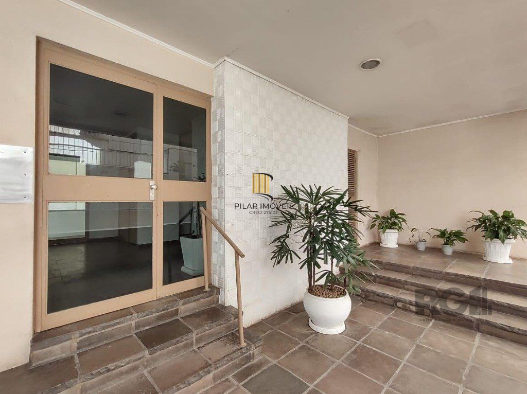 Apartamento semi mobiliado, 67m², 2 dormitórios, 1 vaga no bairro Petrópolis