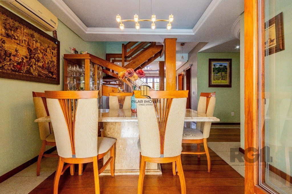 Casa de 4 dormitórios 304m² no bairro Jardim Lindóia