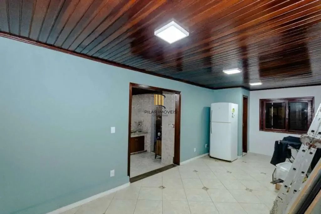Casa à venda com 3 dormitórios, 1 suíte e espaço gourmet em terreno alto
