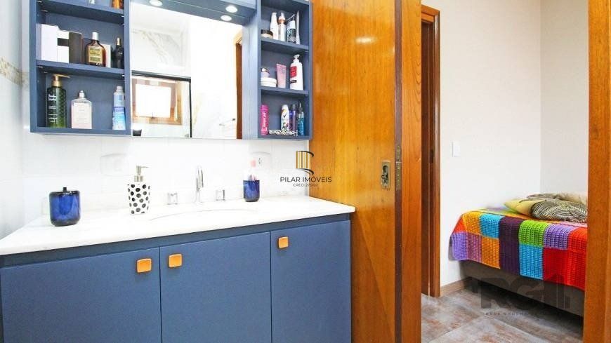Casa 129m² - 3 dormitórios, 2 vagas no bairro Hípica