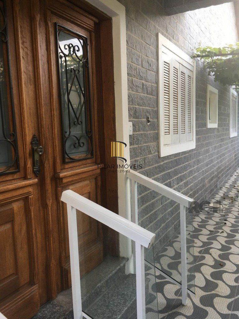 Casa de 3 dormitórios, no bairro Aberta dos Morros