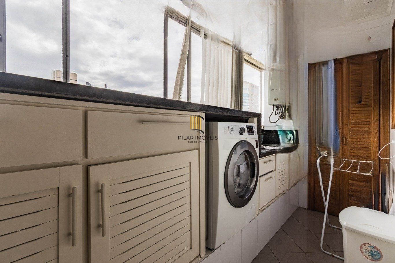 Apartamento com 3 quartos e 147m² à venda em Moinhos de Vento, Porto Alegre.