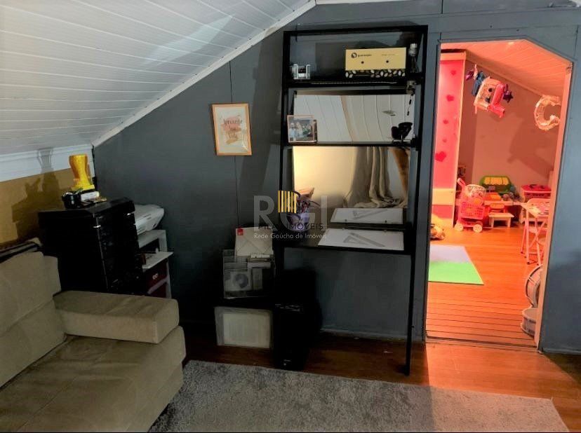 Casa de 67m², 2 dormitórios, 3 vagas no bairro Passo Da Areia