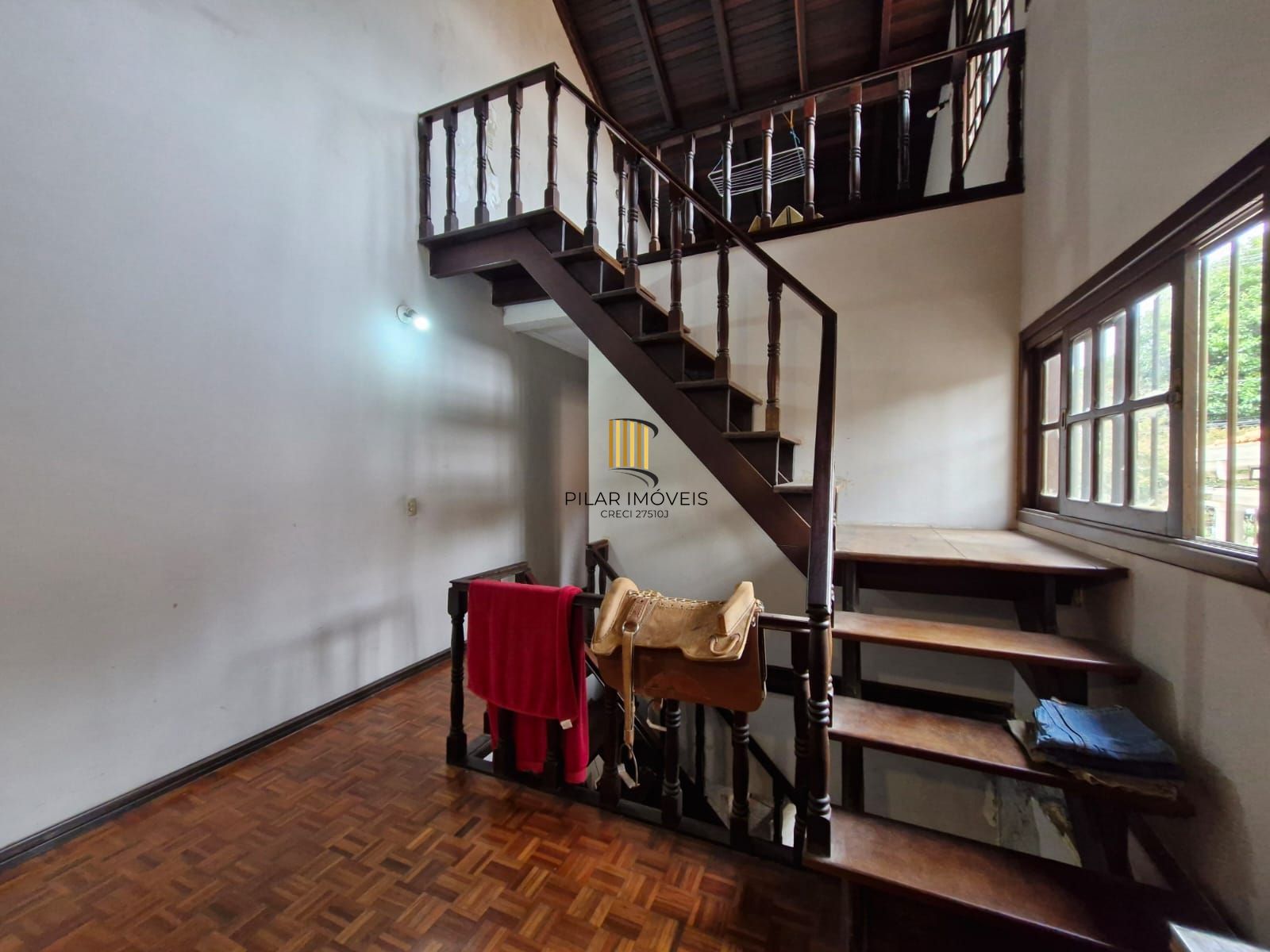 Casa de 3 dormitórios com piscina no bairro Teresópolis.