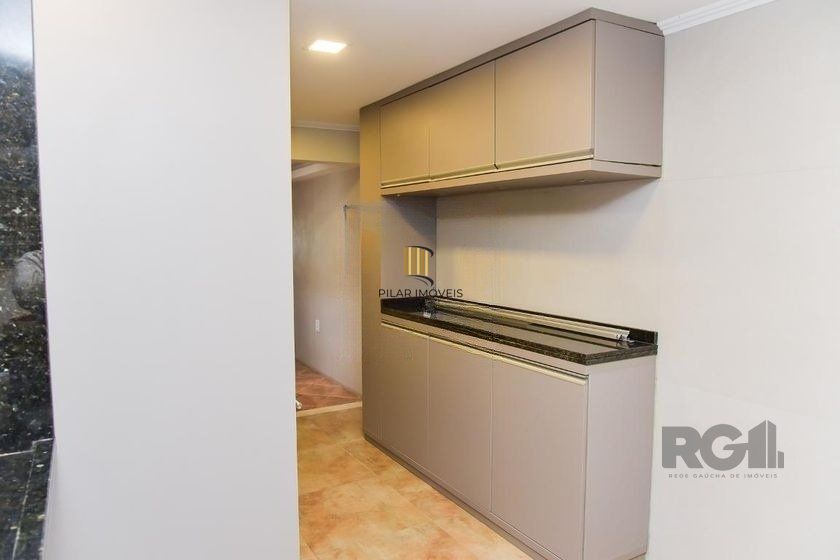 Casa de 197m² - 5 dormitórios, 3 vagas no bairro Rubem Berta