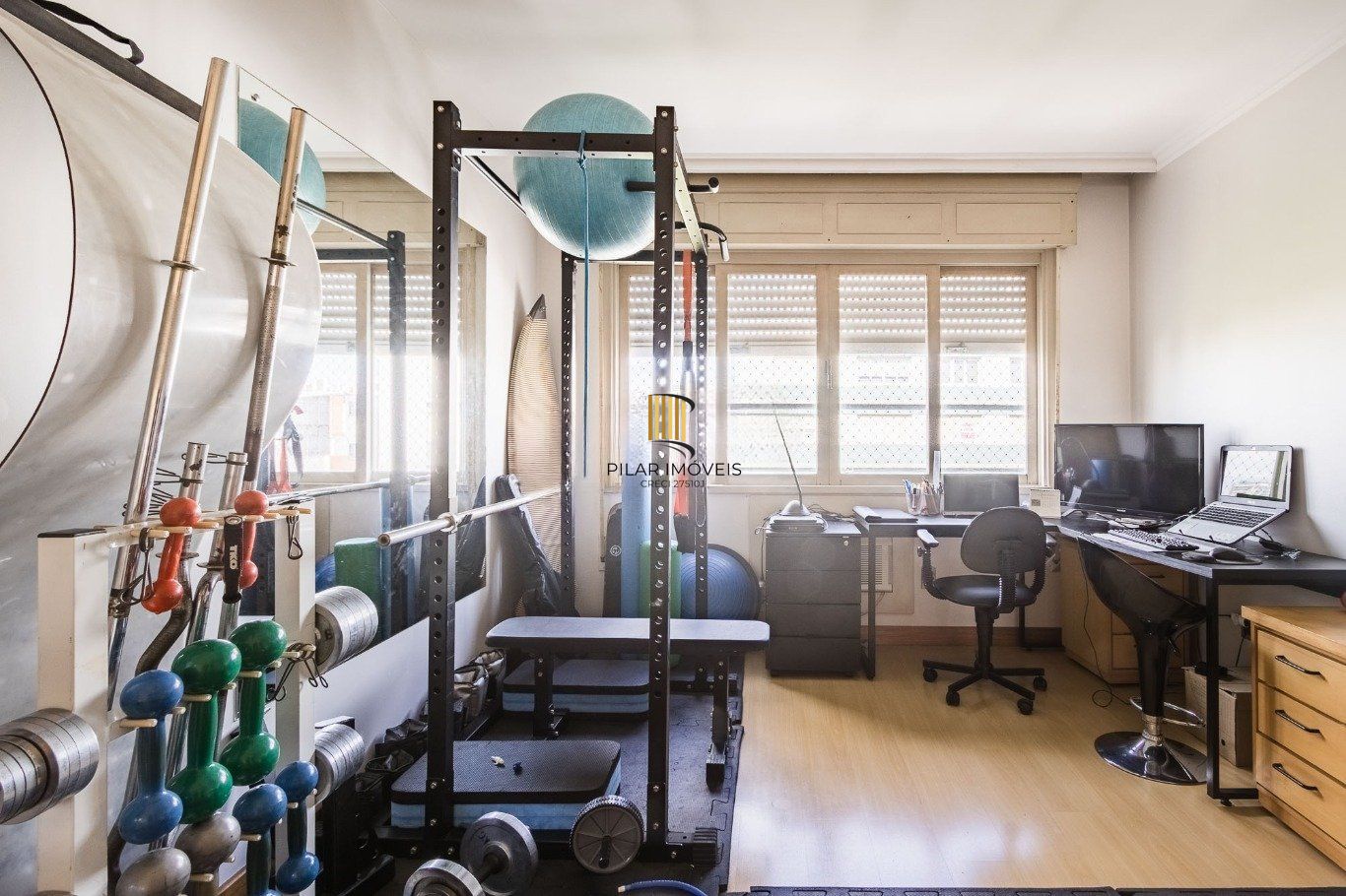 Apartamento com 3 quartos e 147m² à venda em Moinhos de Vento, Porto Alegre.