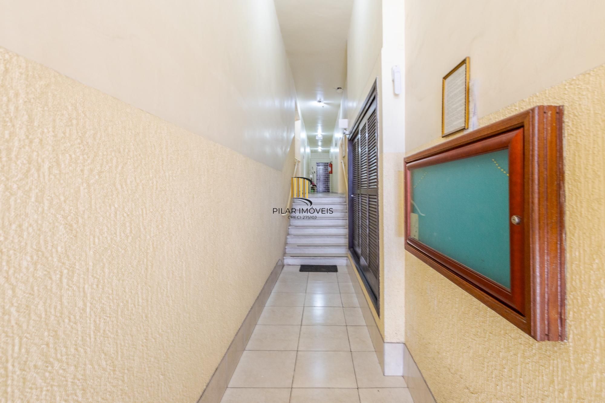 Apartamento de 02 dormitórios no bairro Petropolis em Porto alegre/RS.