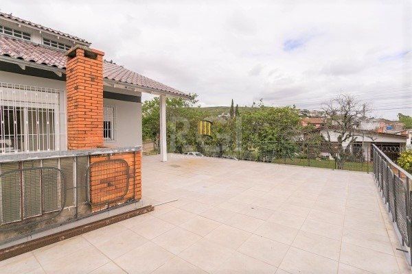 Casa para Venda - 238.35m², 4 dormitórios, sendo 1 suites, 2 vagas - Nonoai