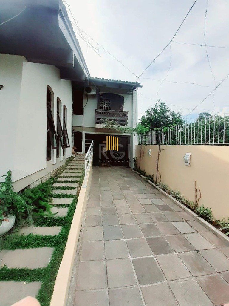 Casa para Venda - 260m², 4 dormitórios, sendo 1 suites, 4 vagas - Nonoai