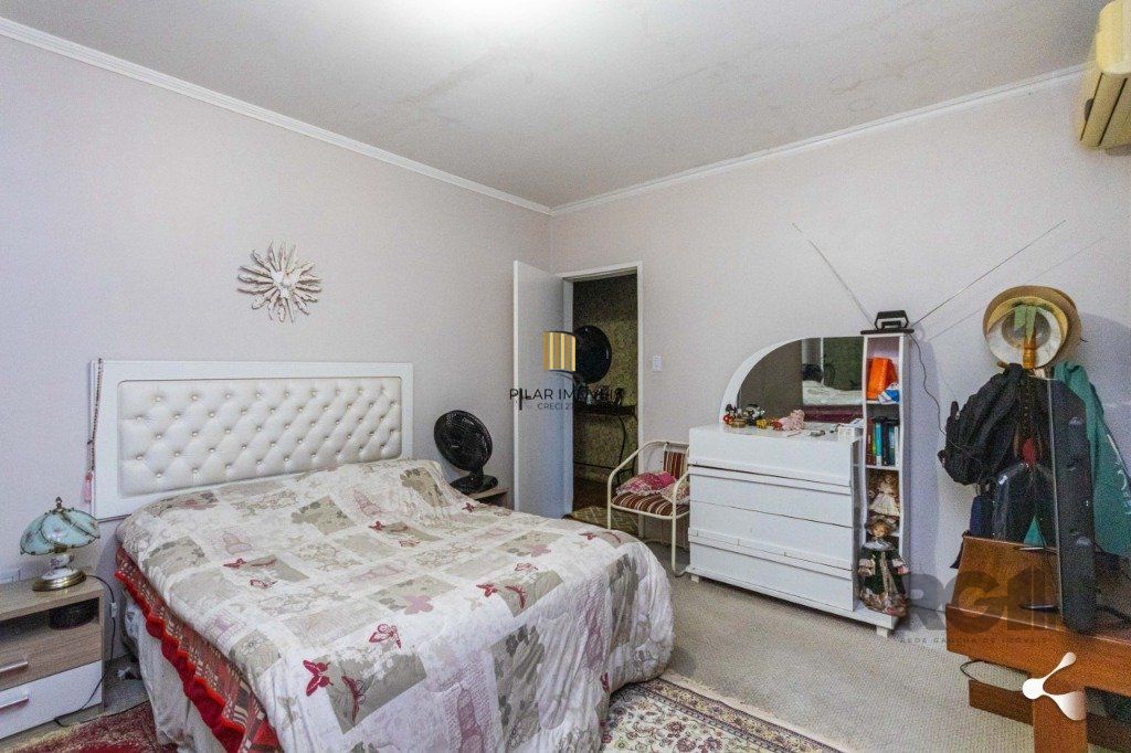 Casa para Venda - 240m², 3 dormitórios, sendo 1 suites, 3 vagas - Cristal