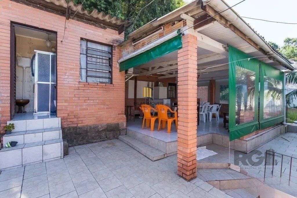 Casa de 3 dormitórios no bairro Jardim Carvalho