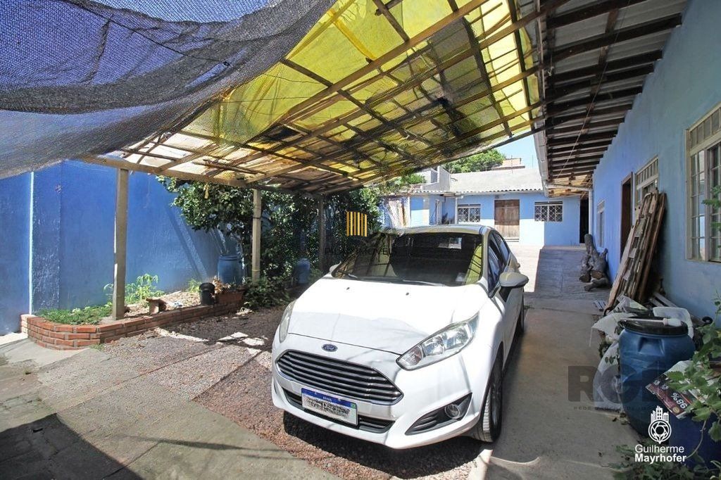 Casa de 3 dormitórios no bairro Partenon