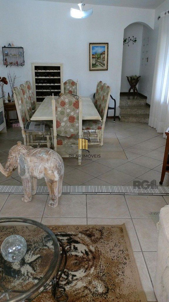 Casa de 3 dormitórios no bairro  Sarandi